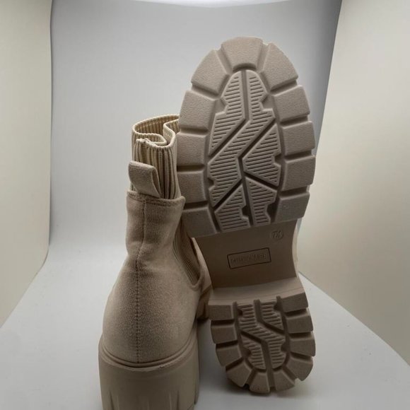 CUSHIONAIRE Women's STRETCH slip on Chelsea boot CREAM 7.5 - Picture 6 of 6